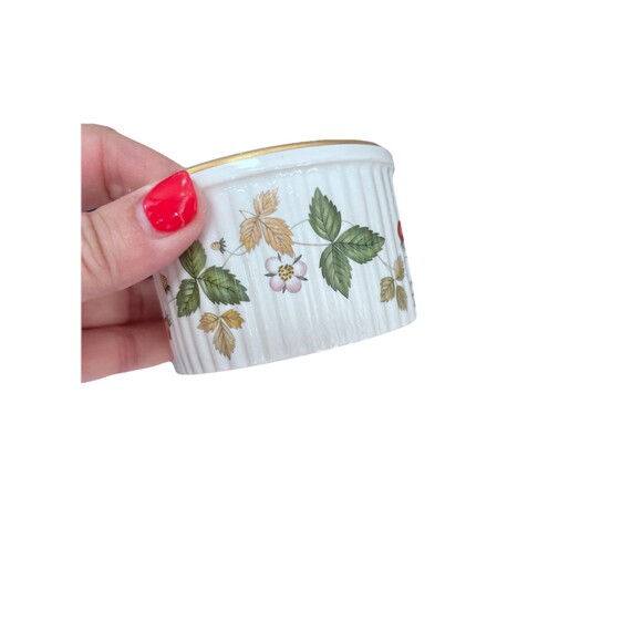 Wedgwood Wild Strawberry Set of 4 Ramekins 3" Oven to Table Gold Rim Traditional - Picture 2 of 7